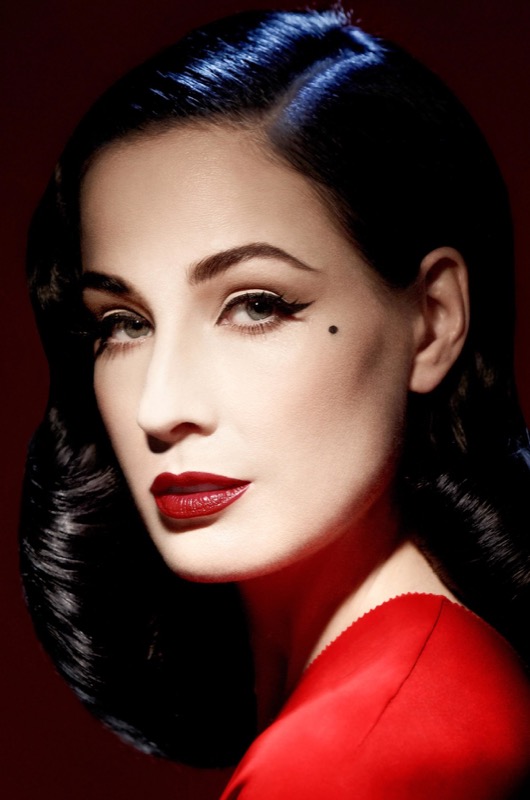 cliomakeup-storia-eyeliner-9-dita-von-teese