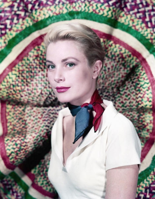 cliomakeup-outfit-foulard-11-grace-kelly.jpg