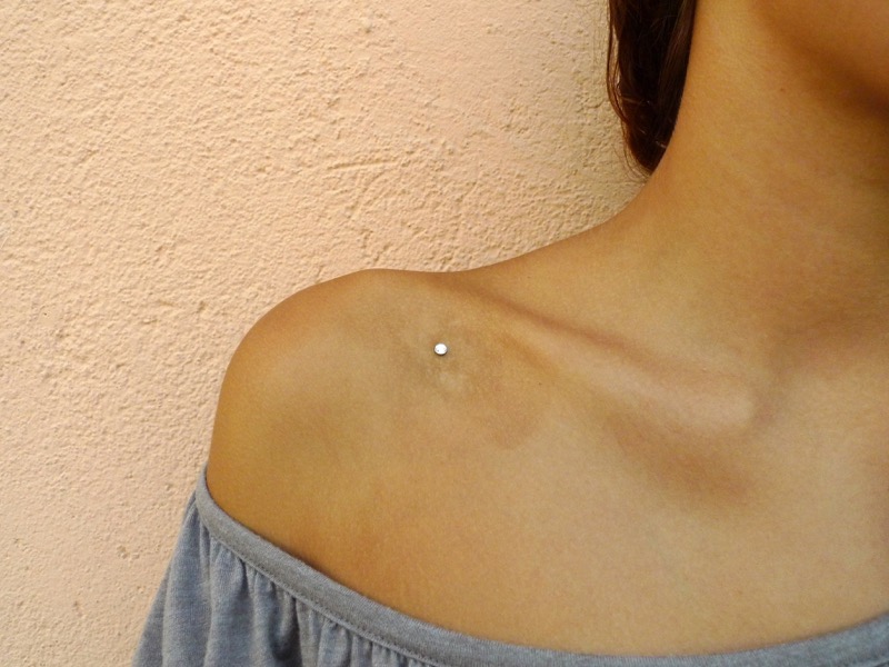 cliomakeup-piercing-microdermal-pelle-12-spalla