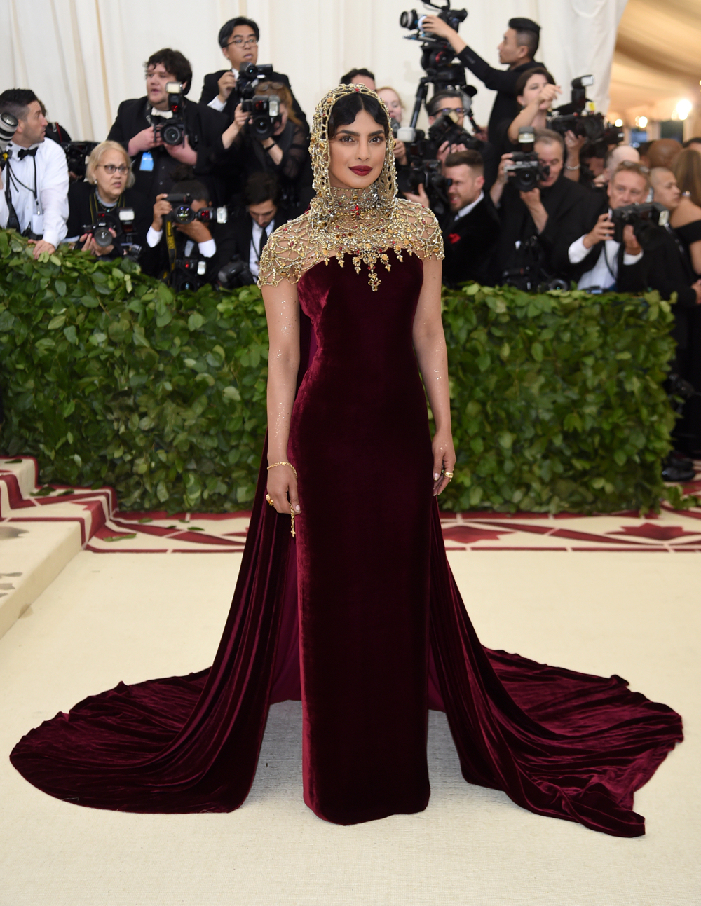 cliomakeup-met-gala-2018-look-top-flop (22)