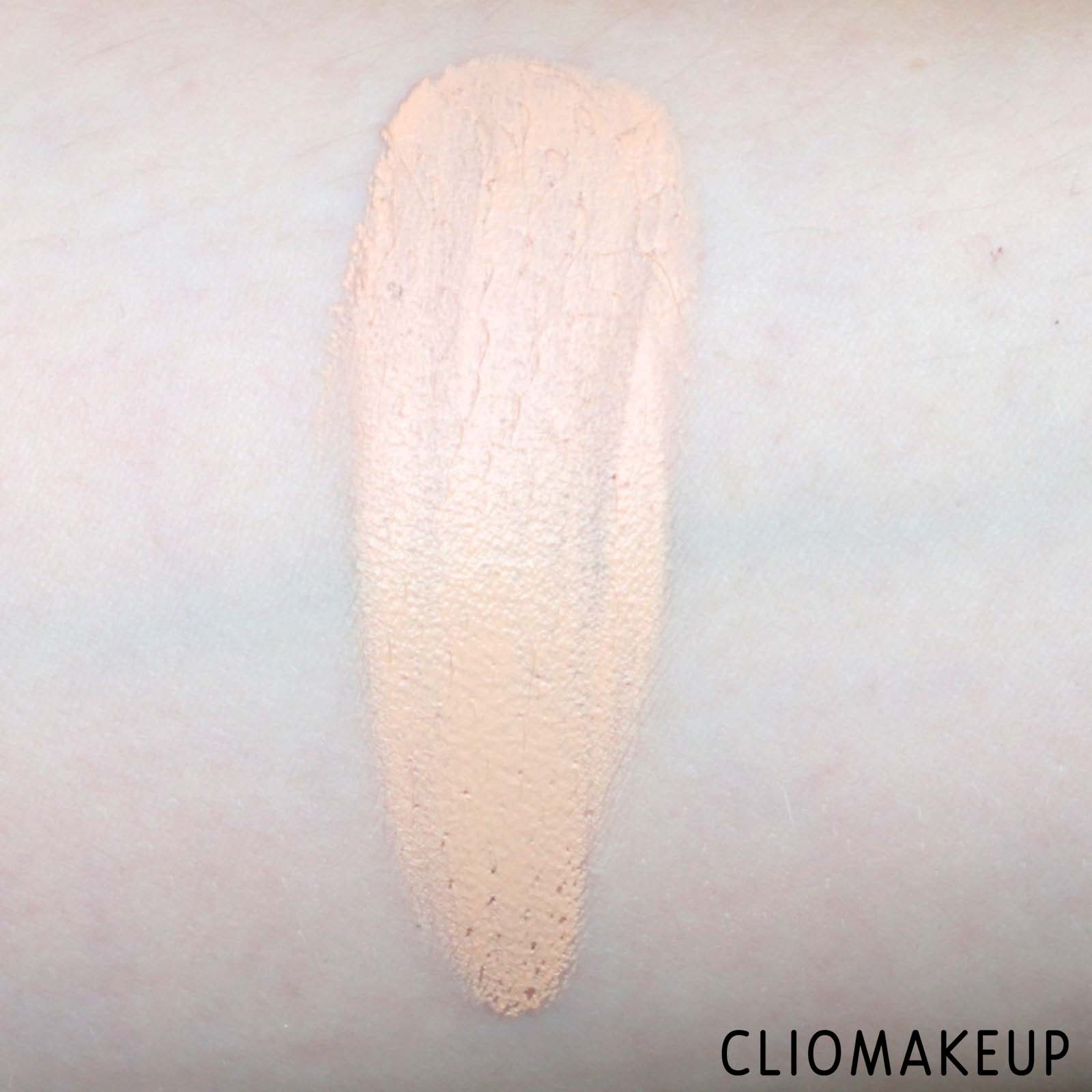 cliomakeup-recensione-correttore-benefit-boi-ing-airbrush-concealer-7