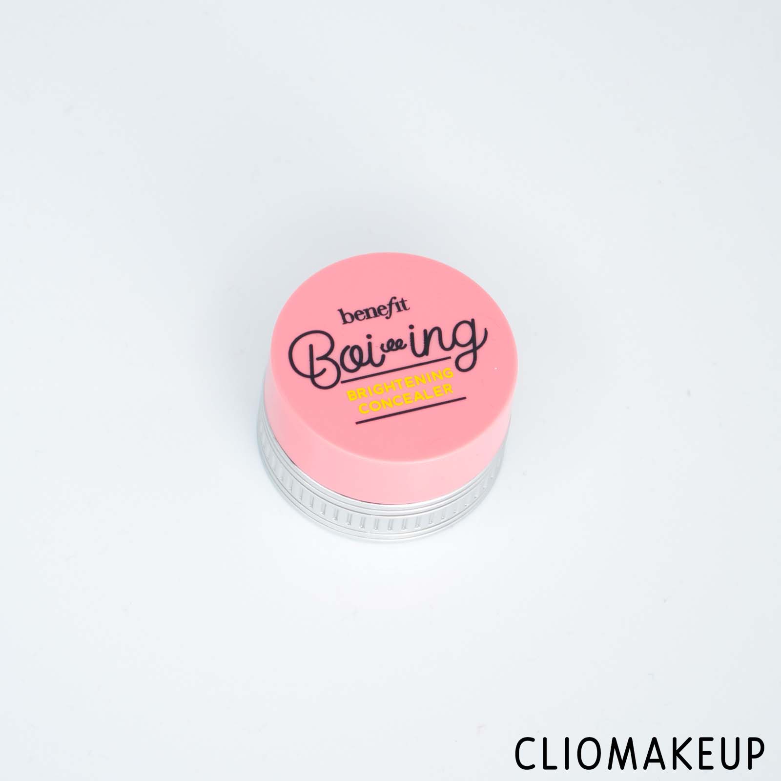 cliomakeup-recensione-correttore-benefit-boi-ing-brightening concealer-4