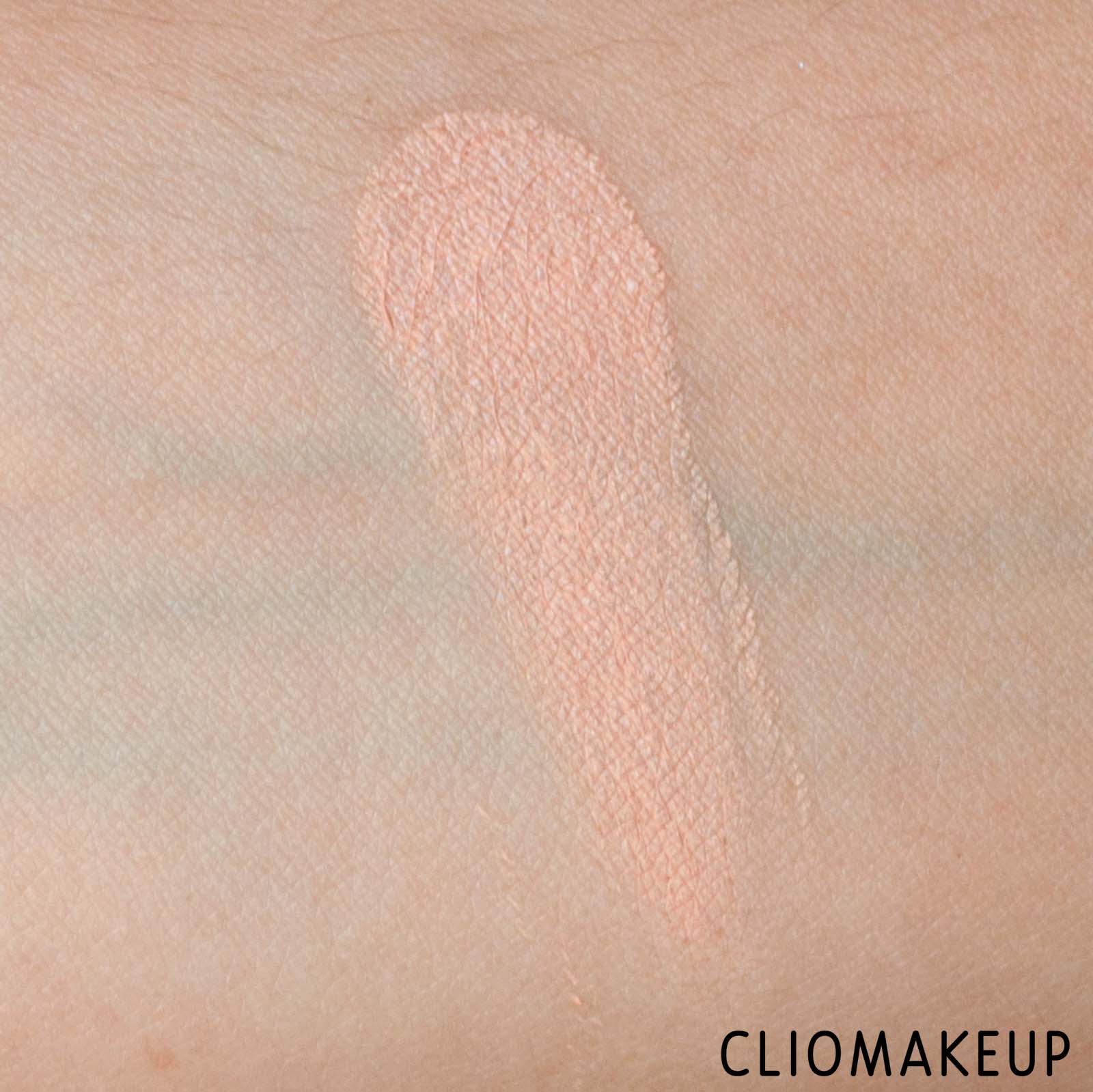 cliomakeup-recensione-correttore-benefit-boi-ing-brightening concealer-6