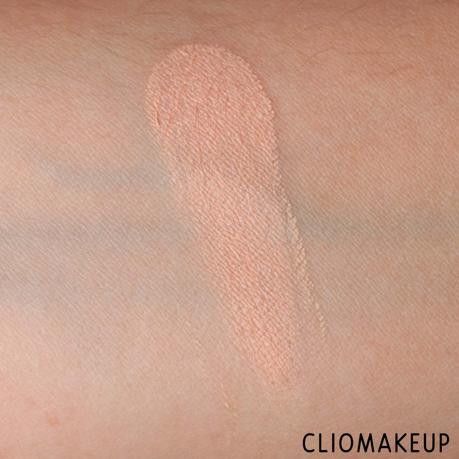 cliomakeup-recensione-correttore-benefit-boi-ing-brightening concealer-7