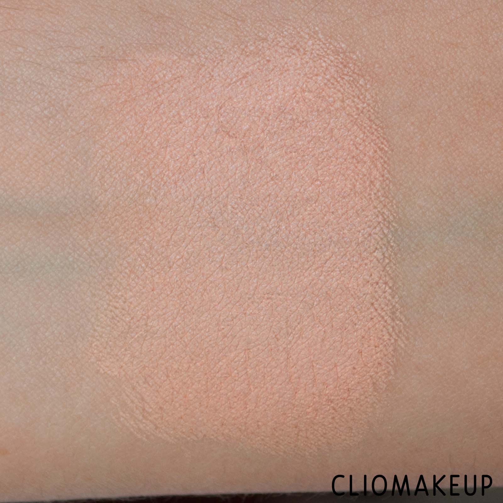 cliomakeup-recensione-correttore-benefit-boi-ing-brightening concealer-8