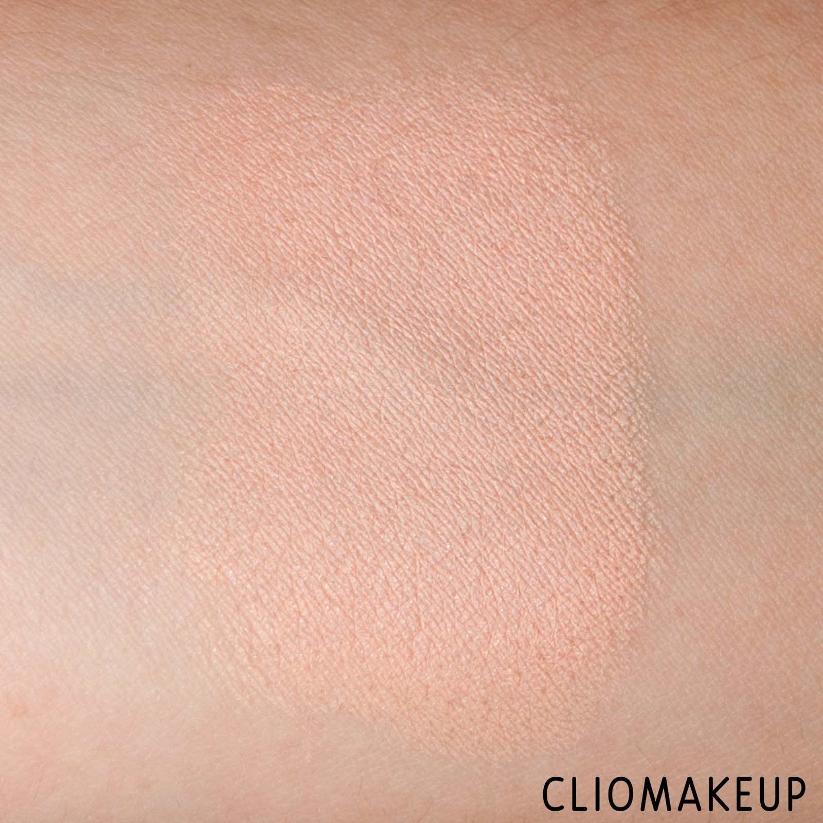 cliomakeup-recensione-correttore-benefit-boi-ing-brightening concealer-9