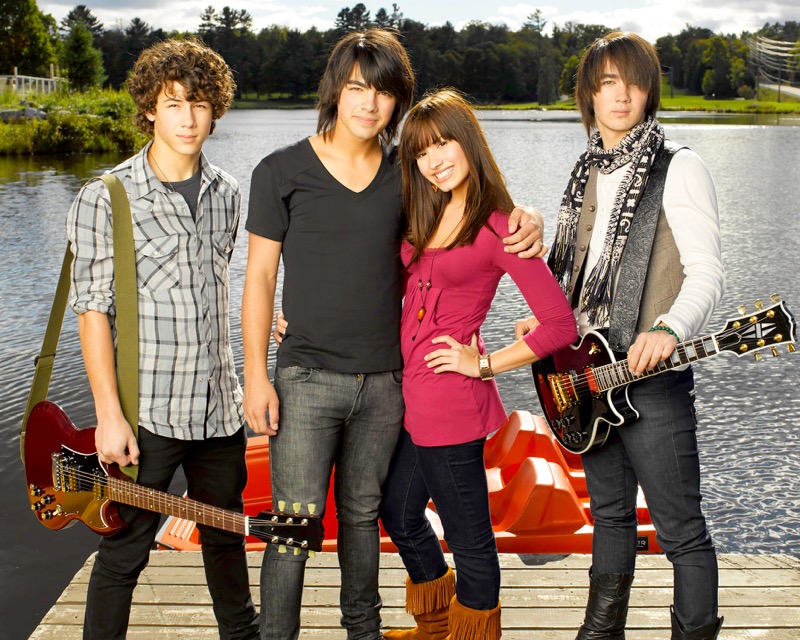 ClioMakeUp-demi-lovato-evoluzione-6-jonas-brothers.jpg