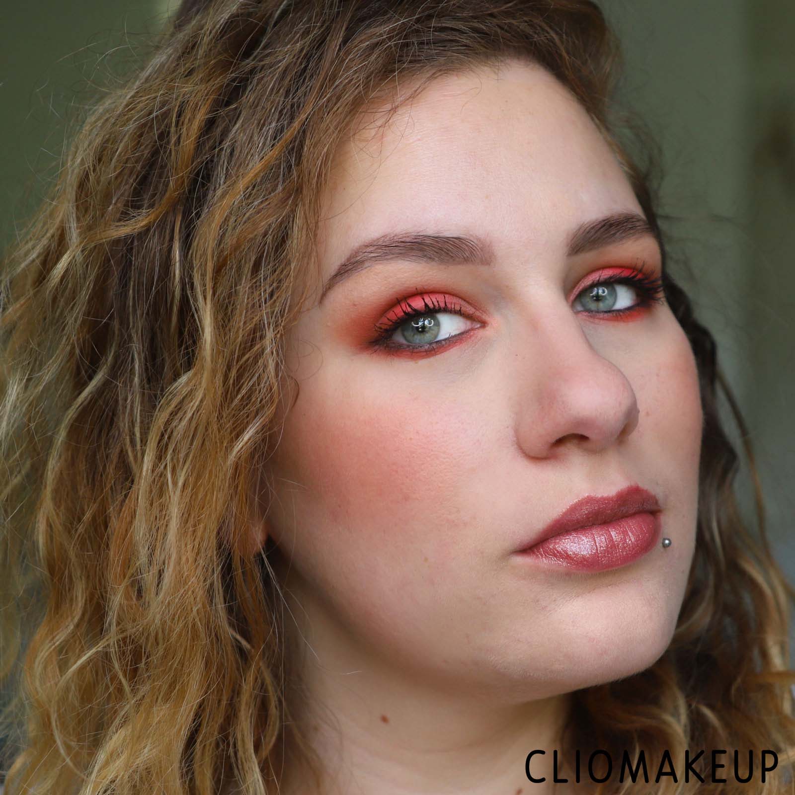 cliomakeup-recensione-gloss-nyx-lingerie-glitter-pailettes-16