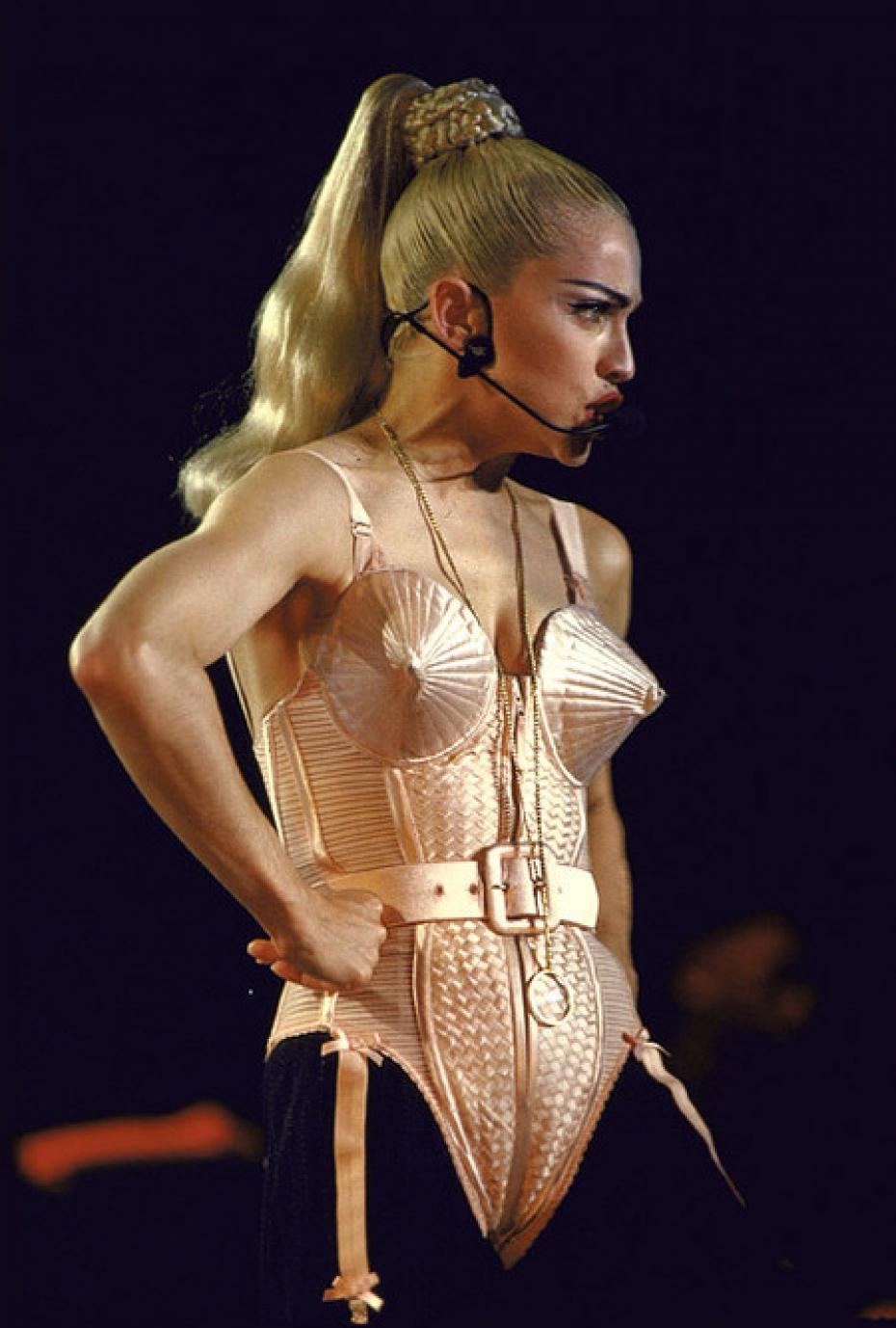 cliomakeup-madonna-60-anni-14-jean-paul-gaultier-corset