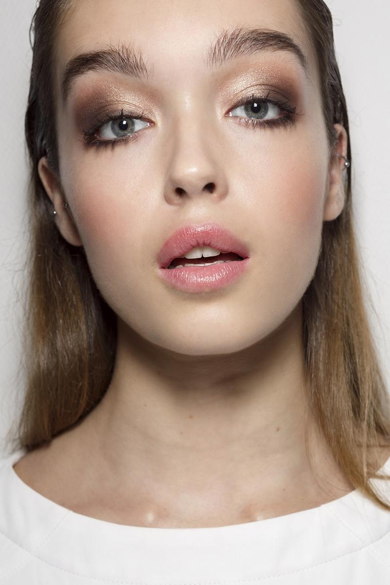 cliomakeup-trucco-abiti-rosa-18-smokey-eyes-marrone-rosa