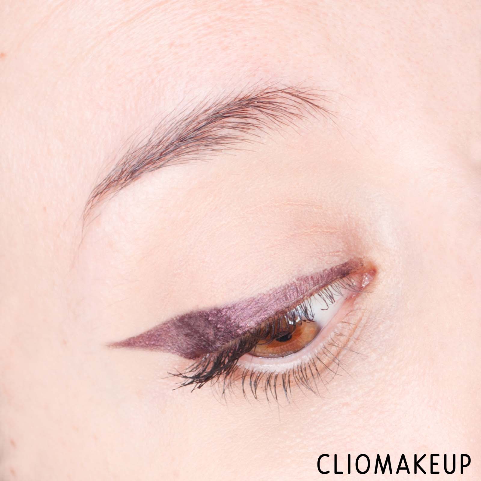 cliomakeup-recensione-eyeliner-essence-melted-chrome-eyeliner-15