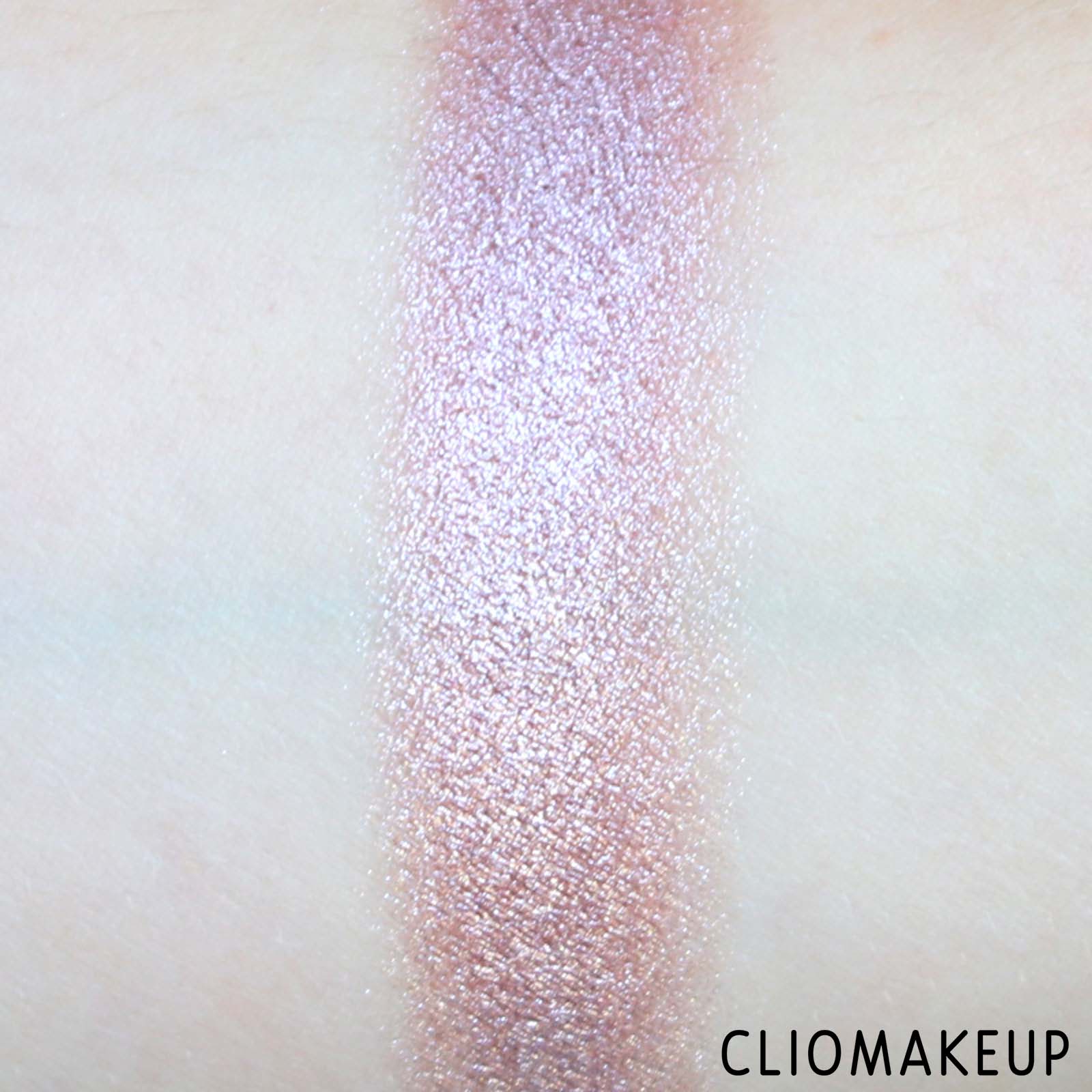 cliomakeup-recensione-ombretti-essence-melted-chrome-eyeshadow-10