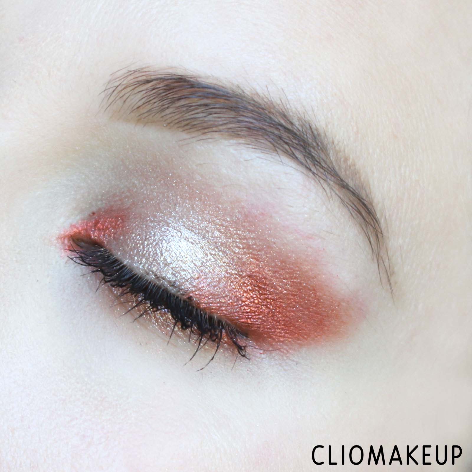 cliomakeup-recensione-ombretti-essence-melted-chrome-eyeshadow-17