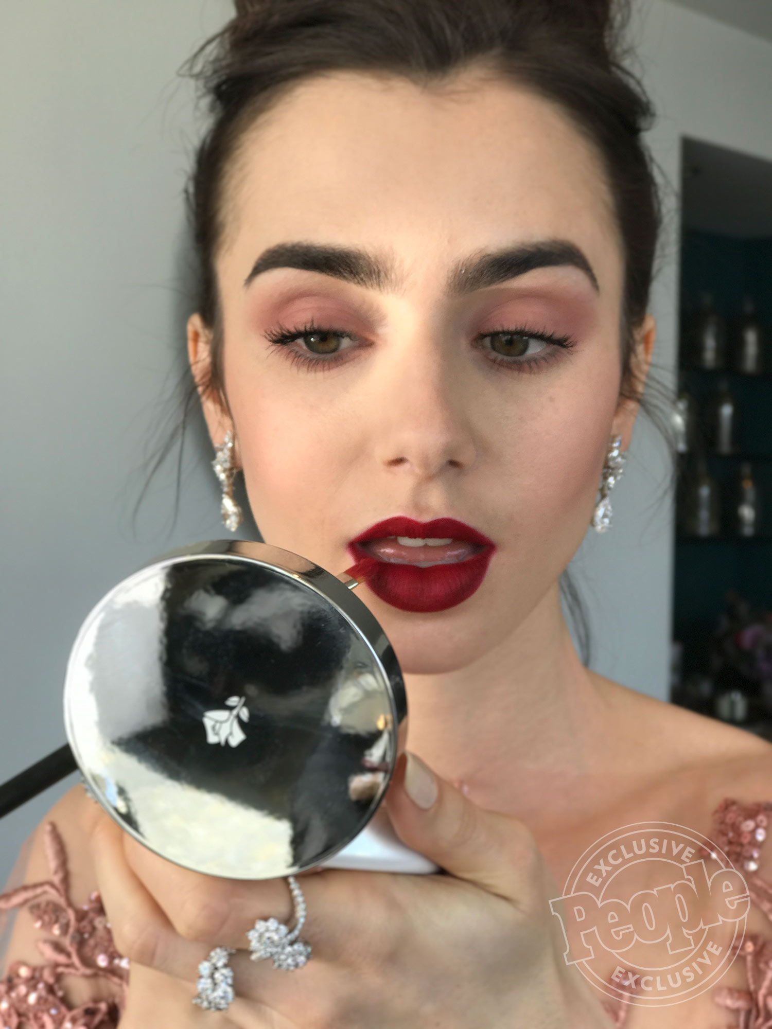 cliomakeup-trucco-abiti-rosa-7-lily-collins