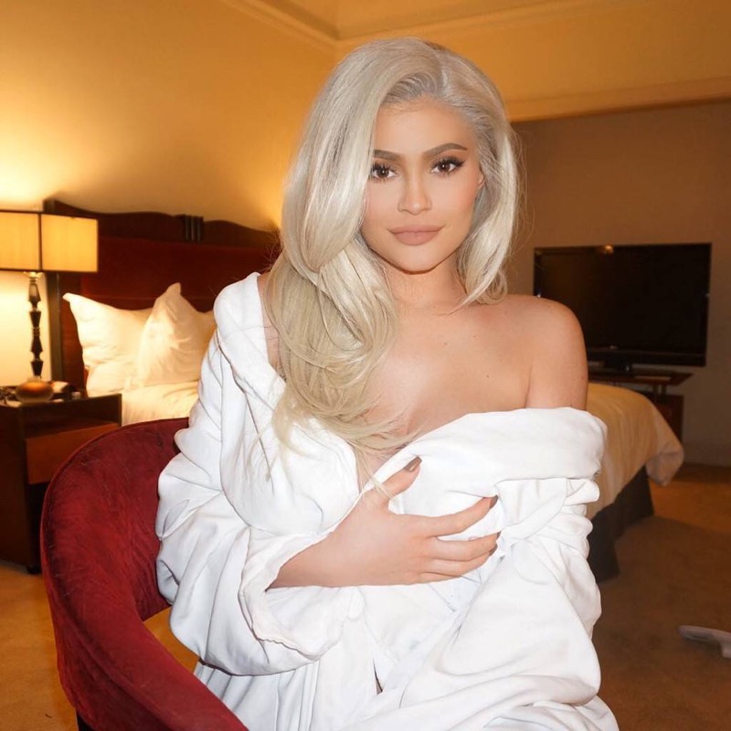 ClioMakeUp-biondo-platino-5-kylie-jenner.jpg