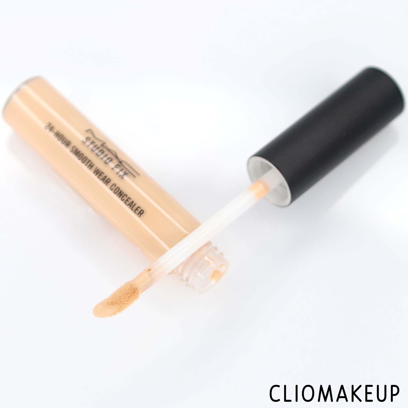 cliomakeup-recensione-correttore-mac-studio-fix-24-hour-smooth-wear-concealer-5