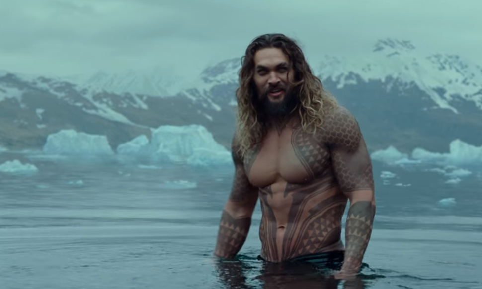 cliomakeup-sexy-supereroi-aquaman-bustle.png