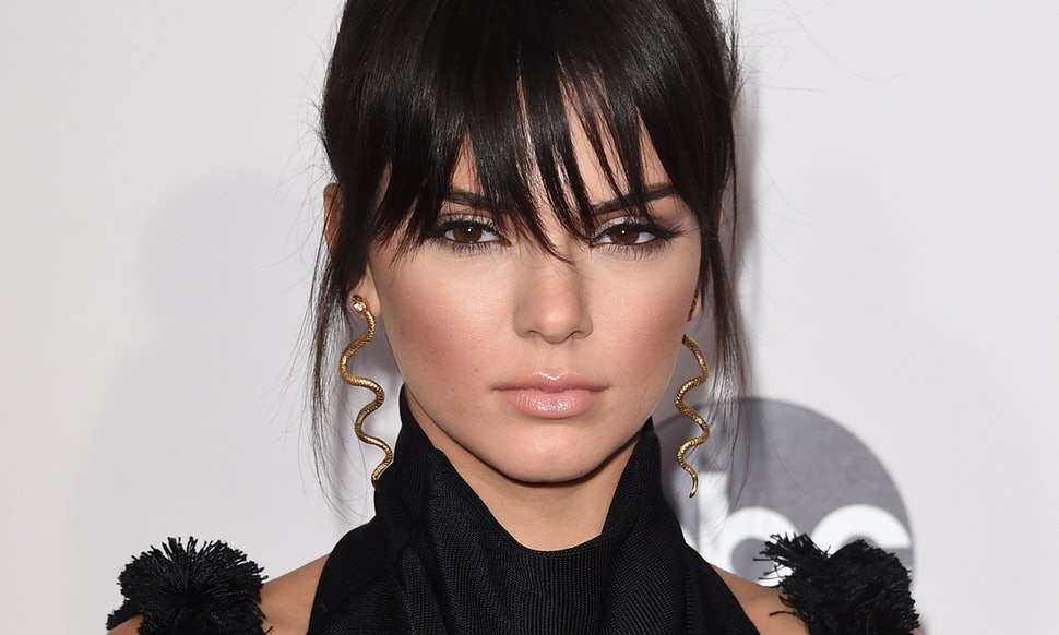 cliomakeup-trend-frangia-2018-faux-bangs-bustle.jpg