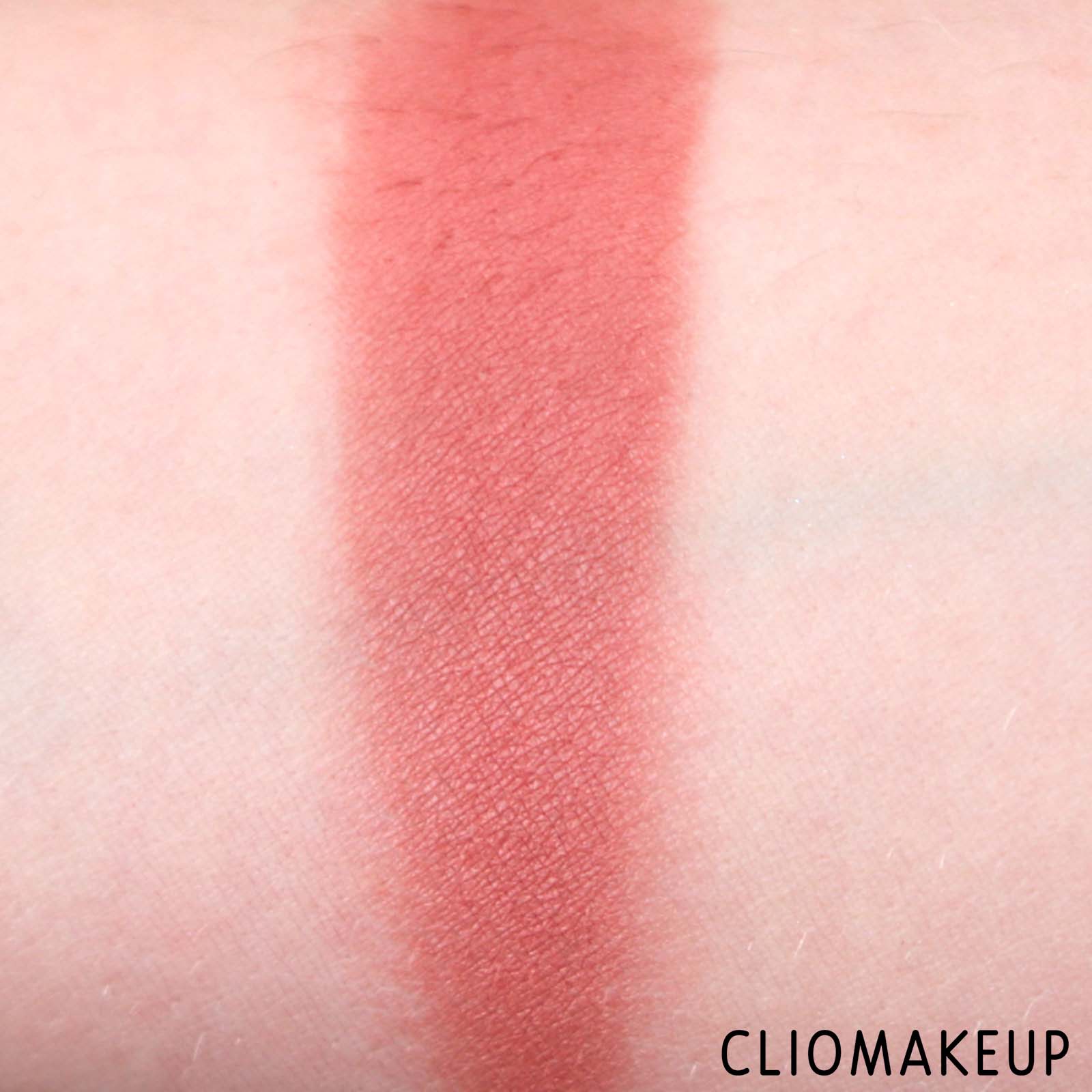 cliomakeup-recensione-blush-essence-matt-touch-blush-7