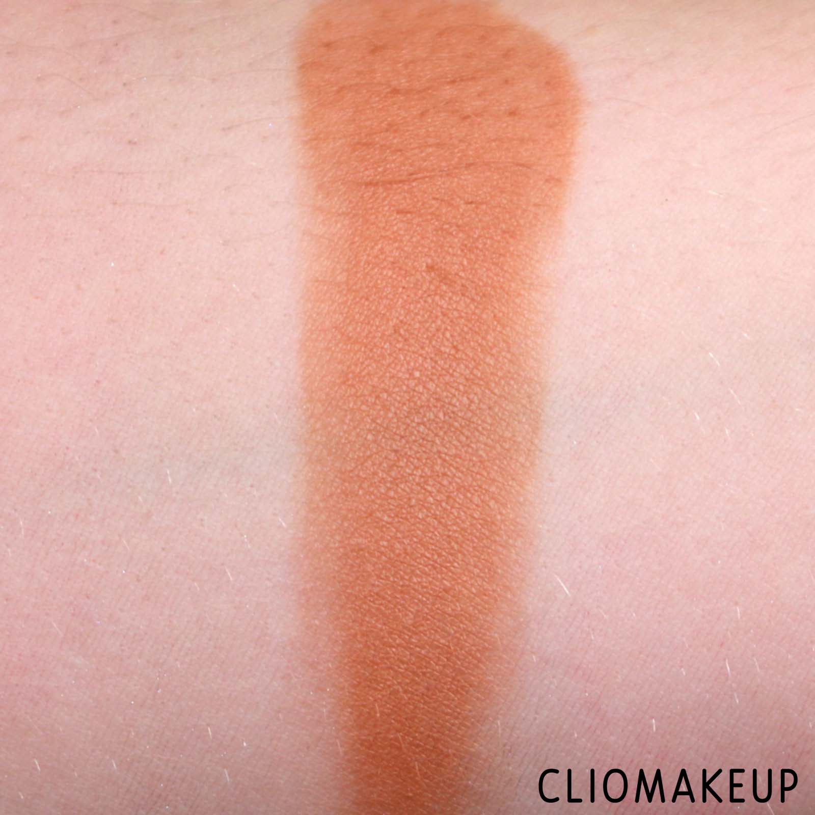 cliomakeup-recensione-blush-essence-matt-touch-blush-9