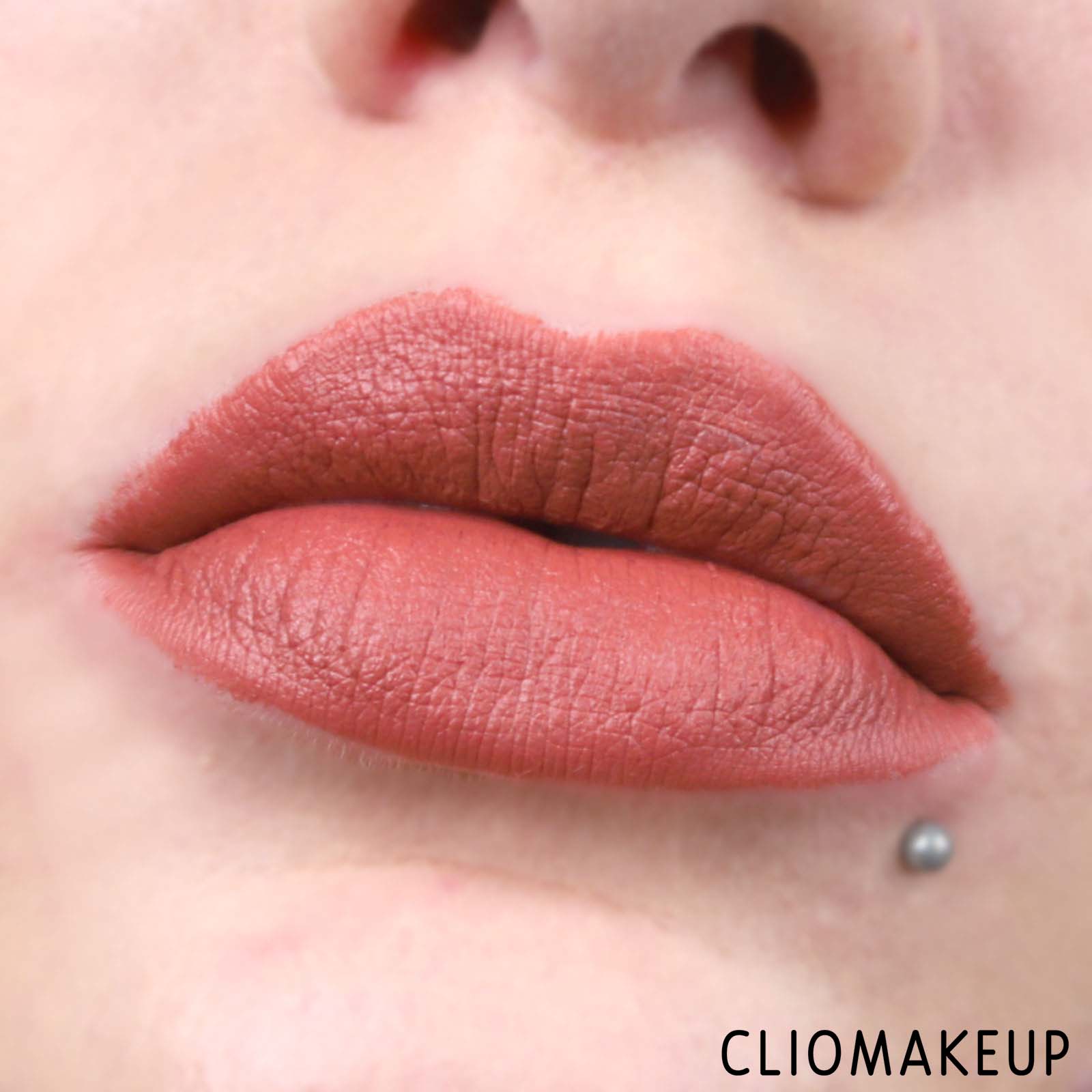 cliomakeup-recensione-rossetti-mac-shiny-pretty-thing-party-favours-mini-lipstick-nudes-17