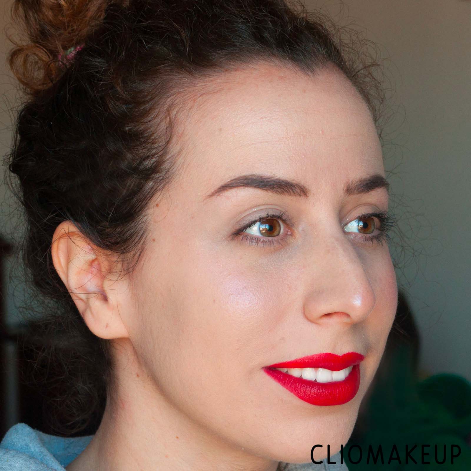 cliomakeup-recensione-rossetto-mac-x-factor-red-lipstick-12