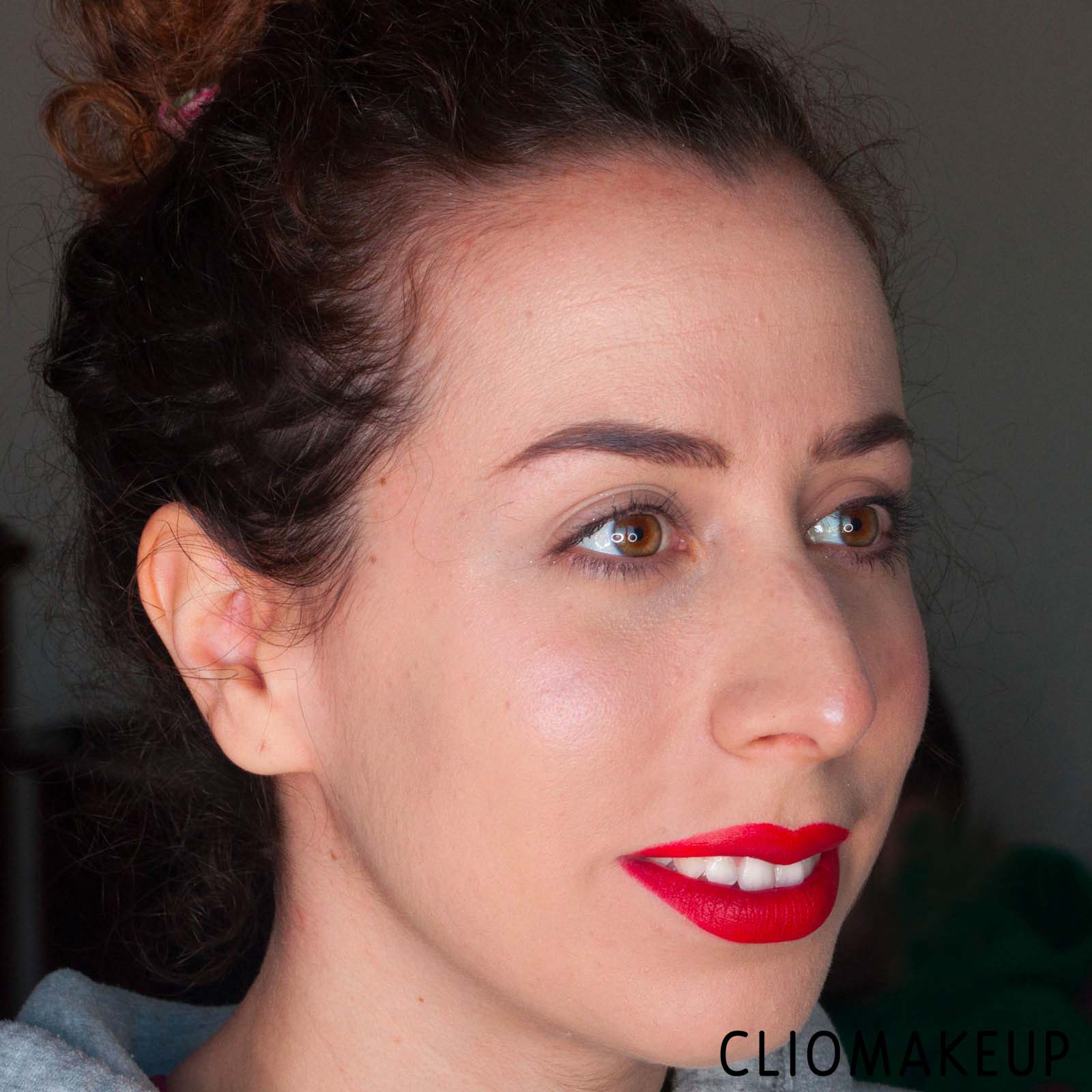 cliomakeup-recensione-rossetto-mac-x-factor-red-lipstick-13