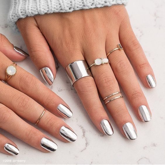 cliomakeup-manicure-feste-2018-17-unghie-specchio-silver