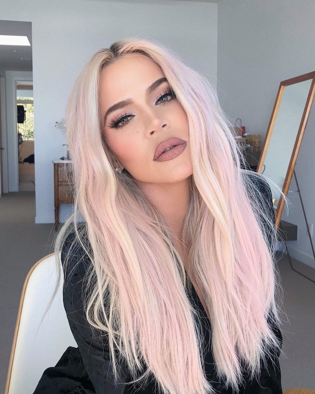 cliomakeup-tendenze-capelli-biondi-2019-19-klohe-kardashian