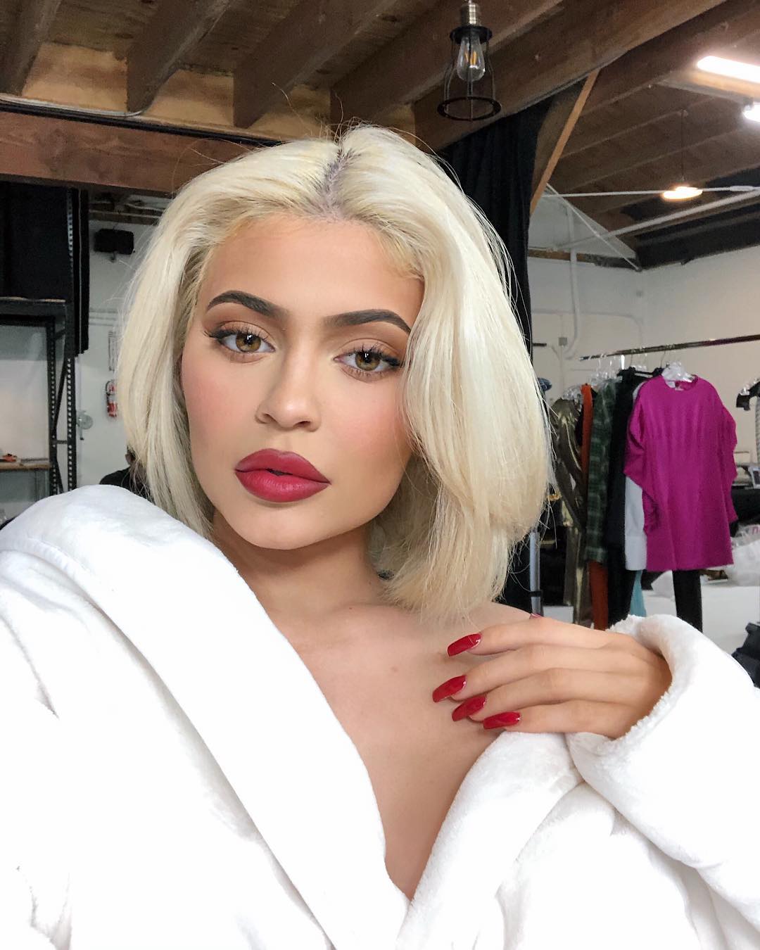 cliomakeup-tendenze-capelli-biondi-2019-10-kylie-jenner