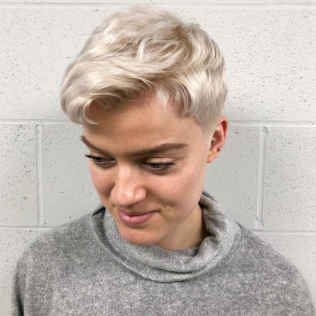 cliomakeup-tendenze-capelli-biondi-2019-8-pixie-cut-platino