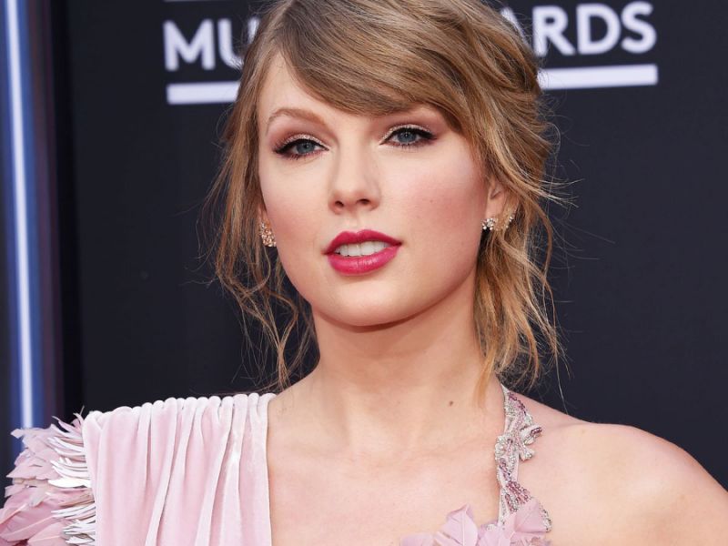 cliomakeup-come-mettere-ombretto-forma-occhio-6-taylor-swift