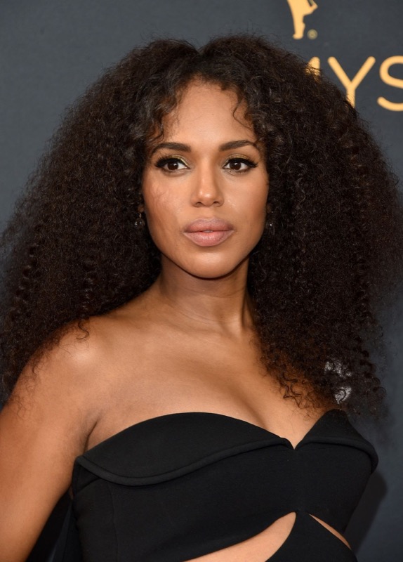 ClioMakeUp-tendenze-capelli-ricci-2019-20-taglio-lungo-riga-centrale-kerry-washington.jpg