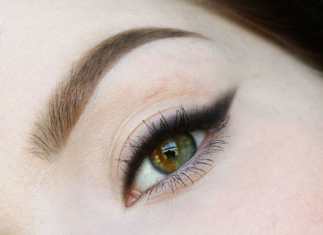 cliomakeup-come-fare-un-cat-eye-15-soft-eyeliner-matita