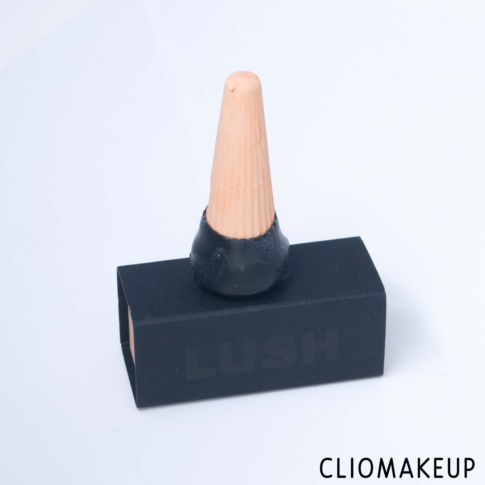 cliomakeup-recensione-correttori-lush-trix-stick-correttore-multiuso-4