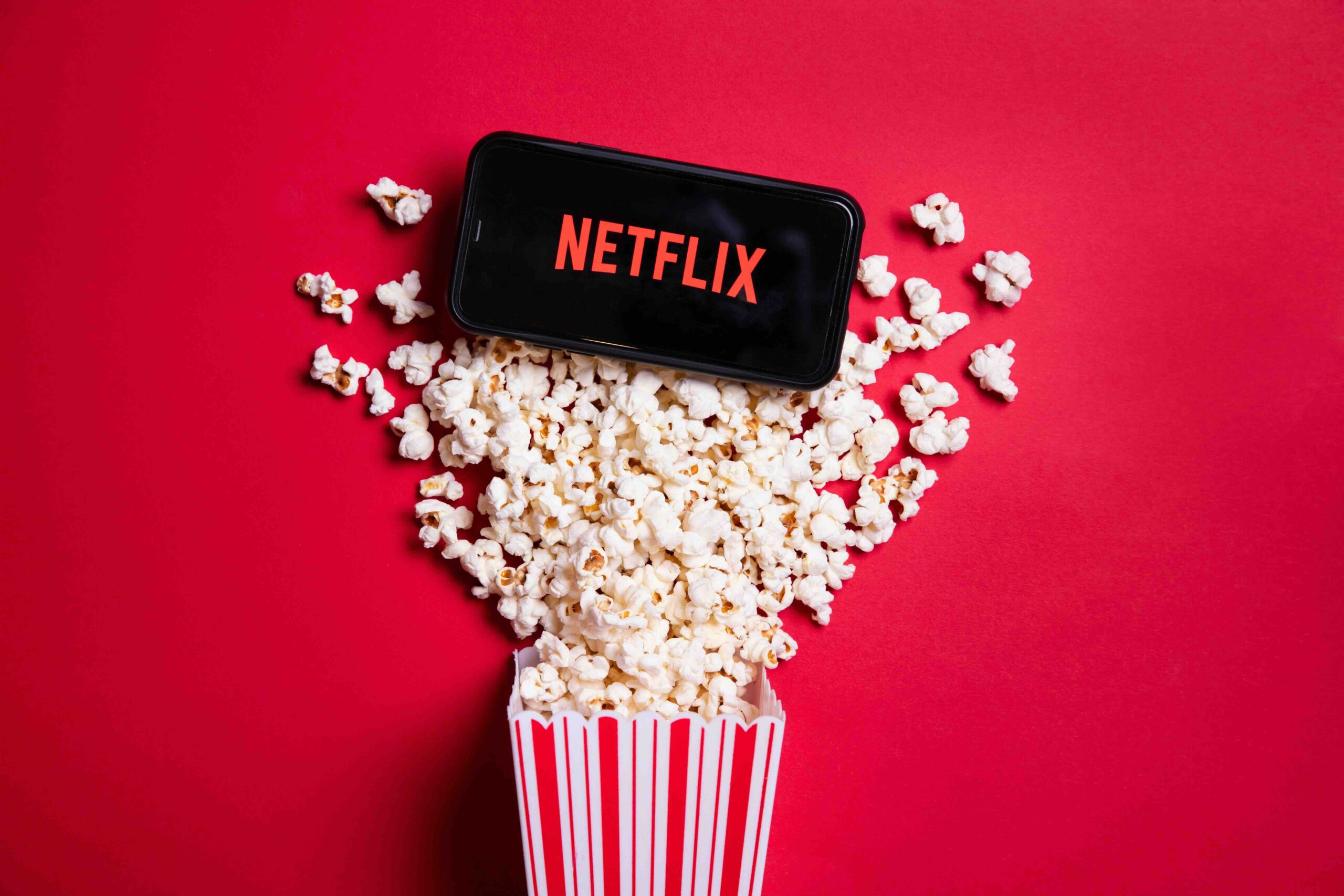 cellulare-netflix-streaming-pop-corn