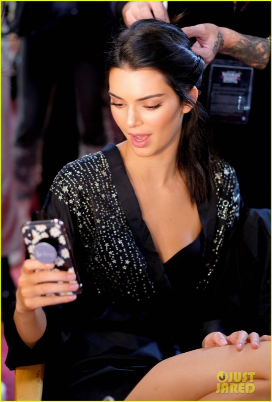 cliomakeup-digital-detox-13-kendall-jenner-cellulare