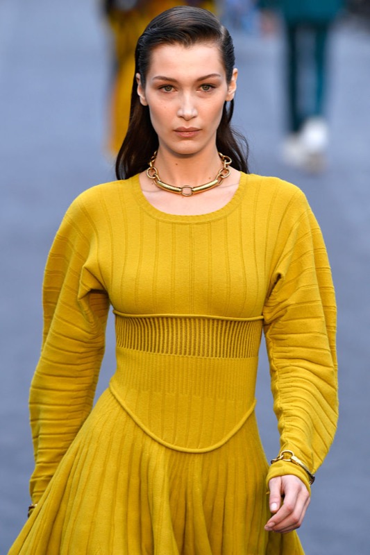 cliomakeup-milano-fashion-week-2019-1-cavalli-bella-hadid.jpg