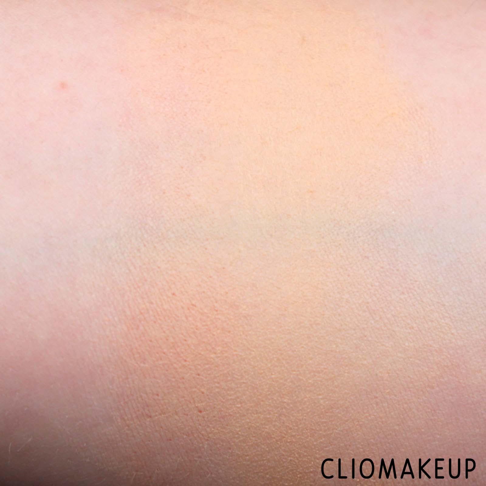 cliomakeup-recensione-correttore-wycon-glowing-concealer-9