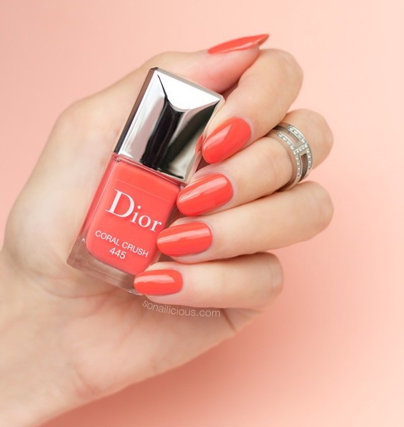 cliomakeup-unghie-primavera-2019-dior-coral-crush-swatches-coral-polish