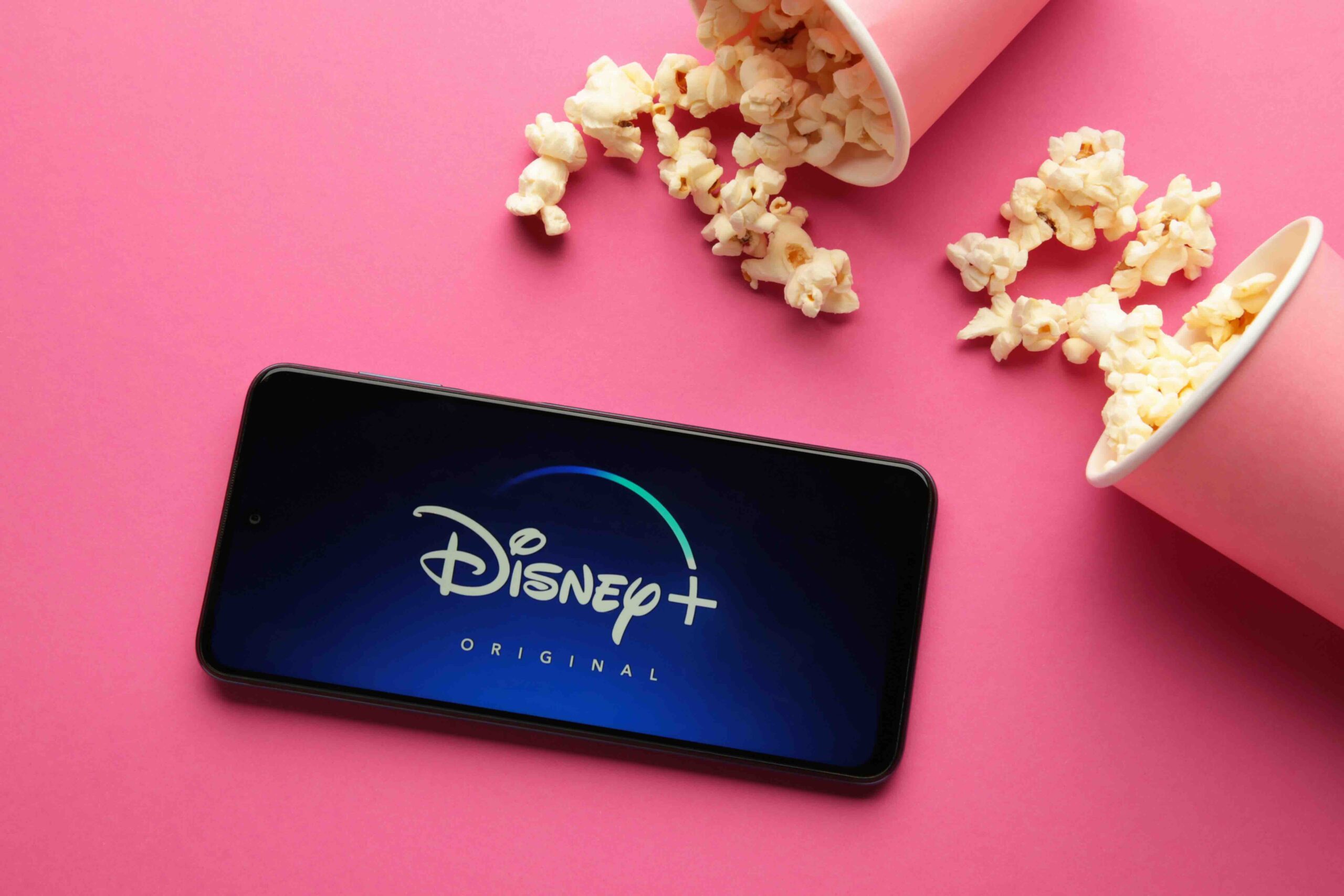 disney-plus-cellulare-streaming-pop-corn-rosa