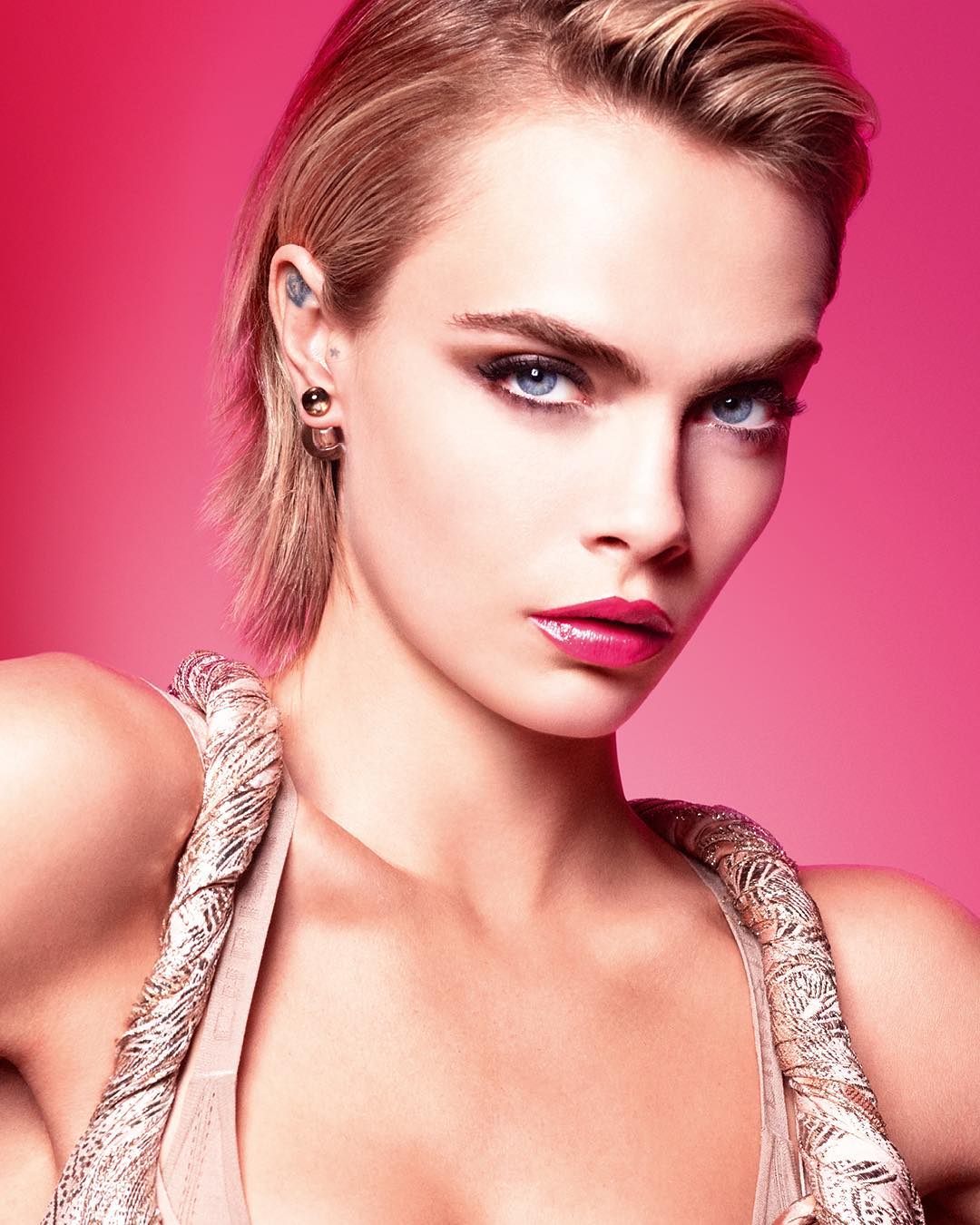 cliomakeup-trend-glow-trucco-primavera-6-dior-makeup-cara-delavigne