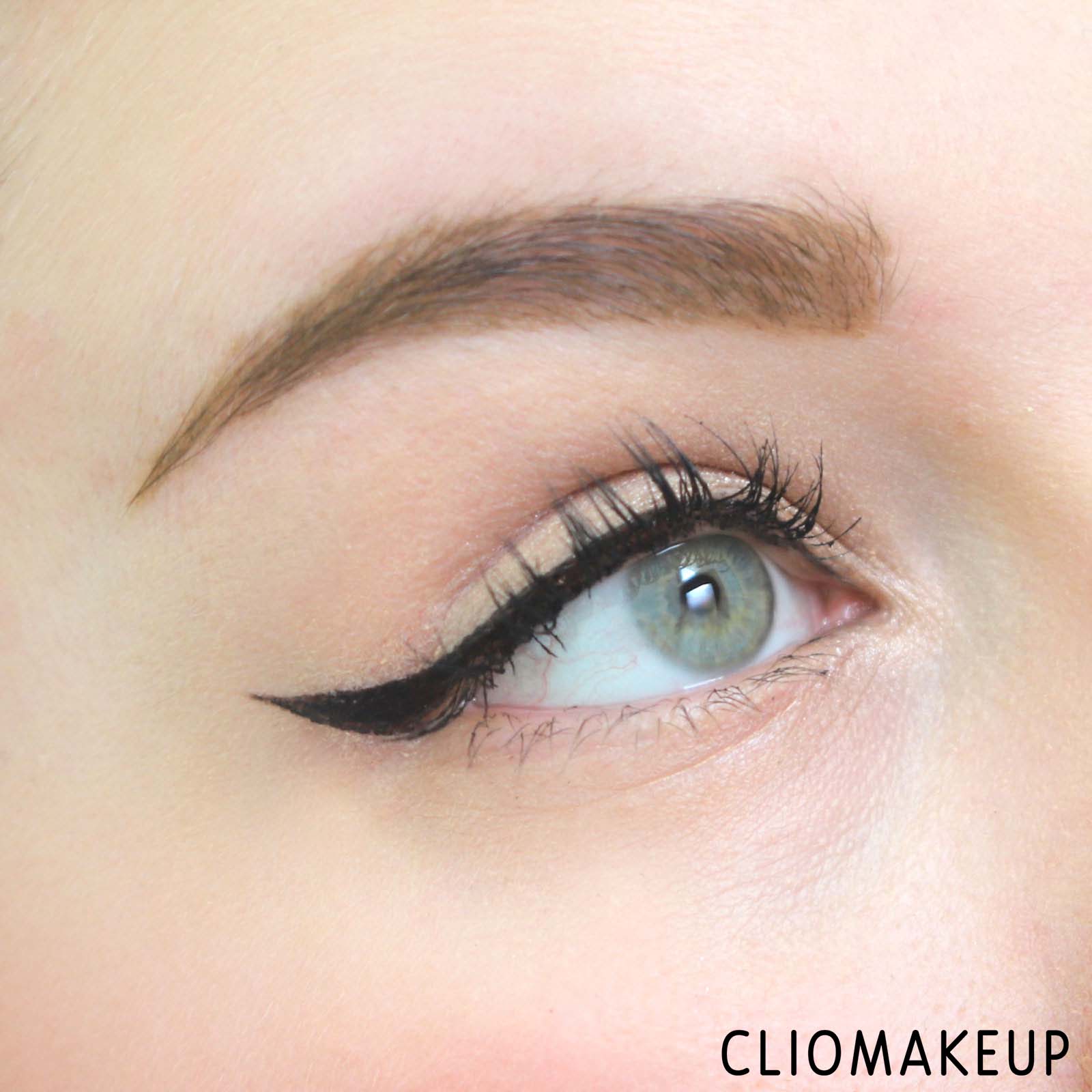 cliomakeup-recensione-eyeliner-essence-superfine-eyeliner-pen-13