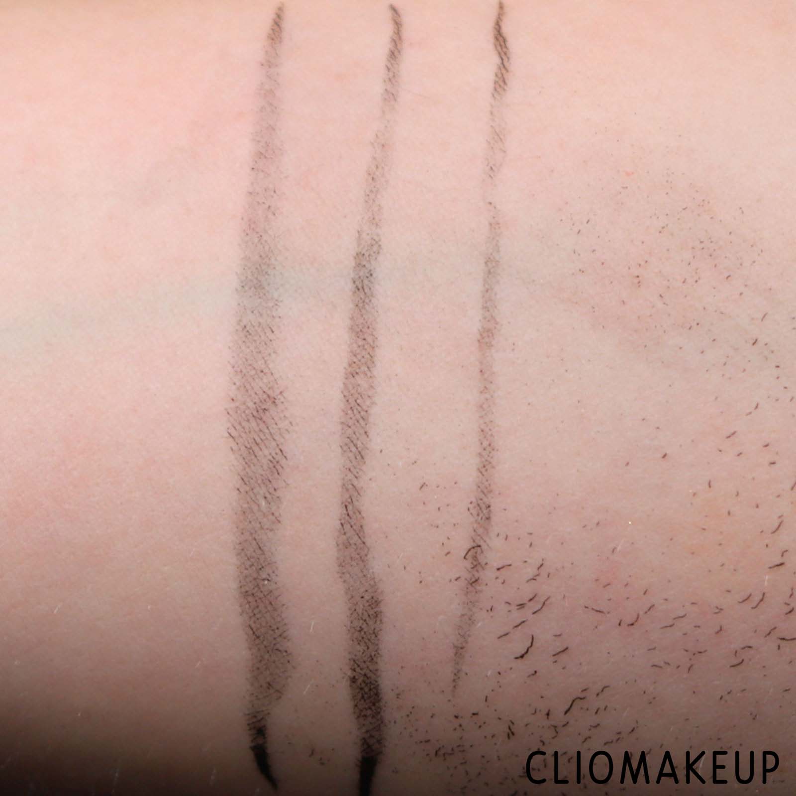 cliomakeup-recensione-eyeliner-essence-superfine-eyeliner-pen-9