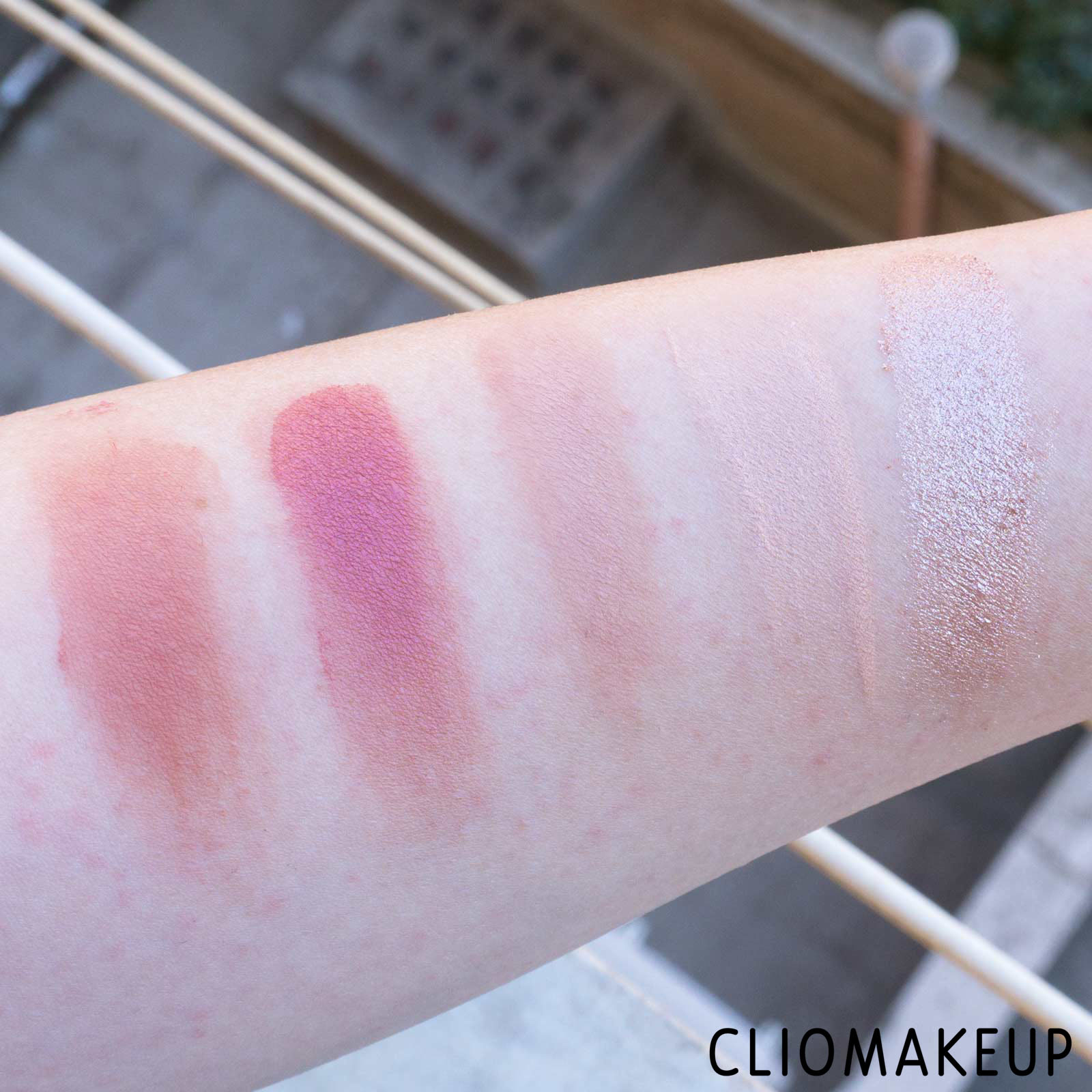 cliomakeup-recensione-palette-essence-blushed-eyeshadow-palette-6