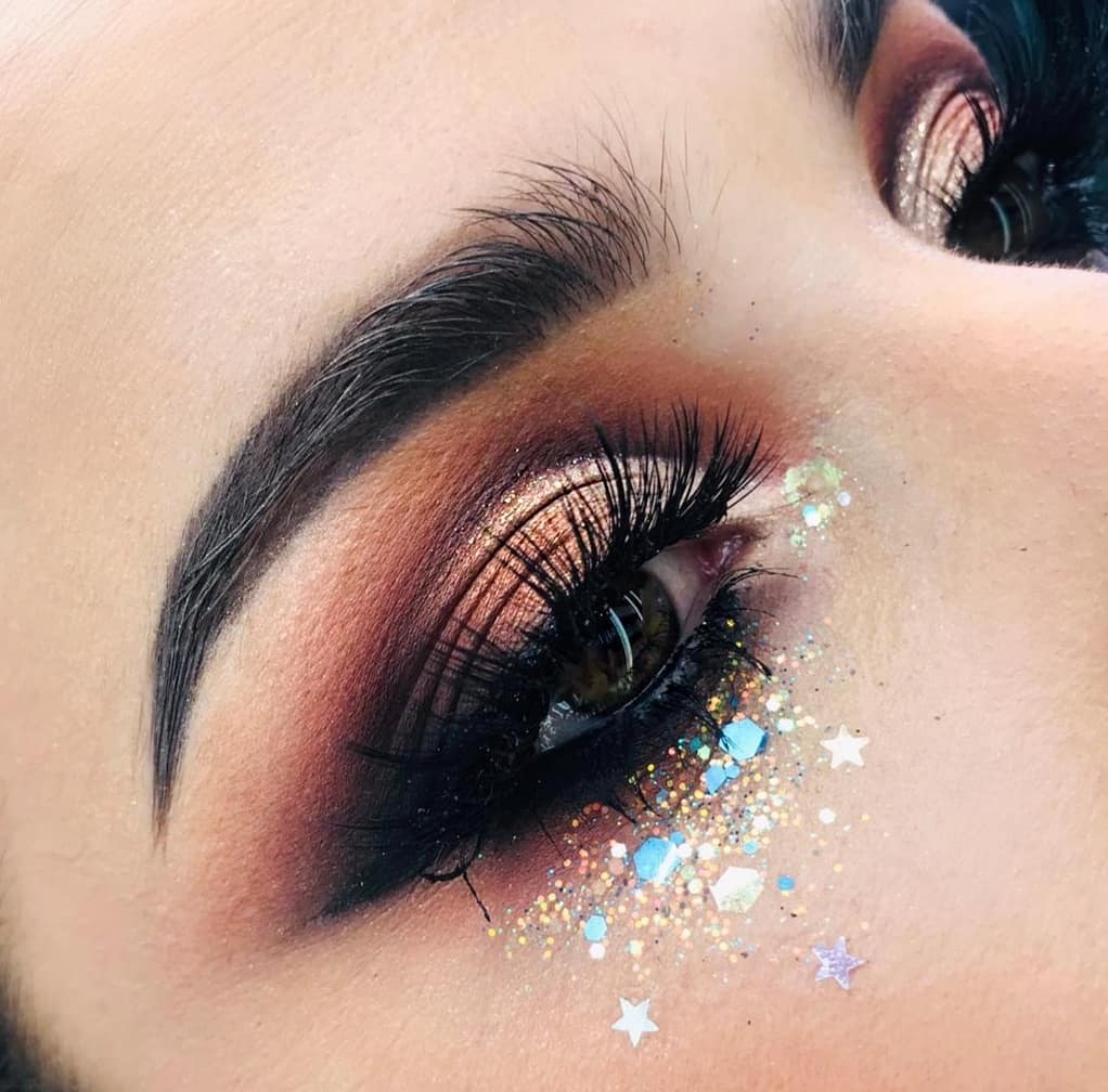 cliomakeup-ricreare-makeup-coachella-3-glitter-palpebra-inferiore