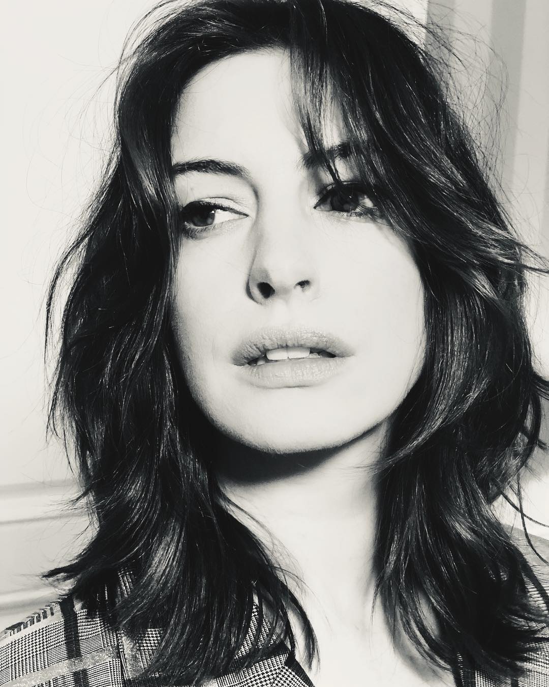 Taglio capelli medi Anne Hathaway