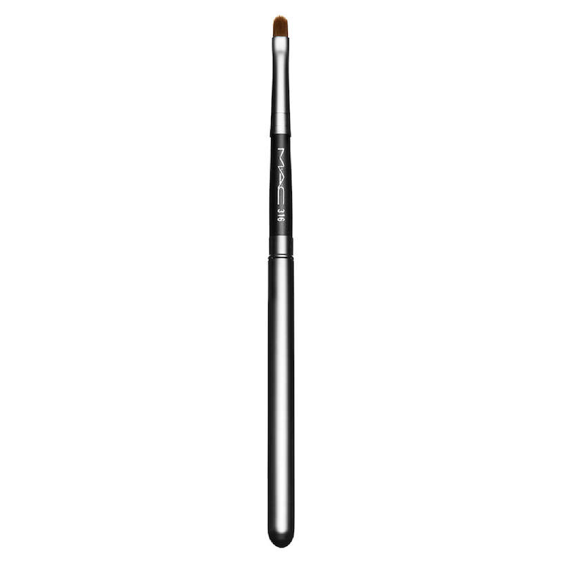 cliomakeup-applicare-e-struccare-rossetti-liquidi-11-mac-pennello-labbra