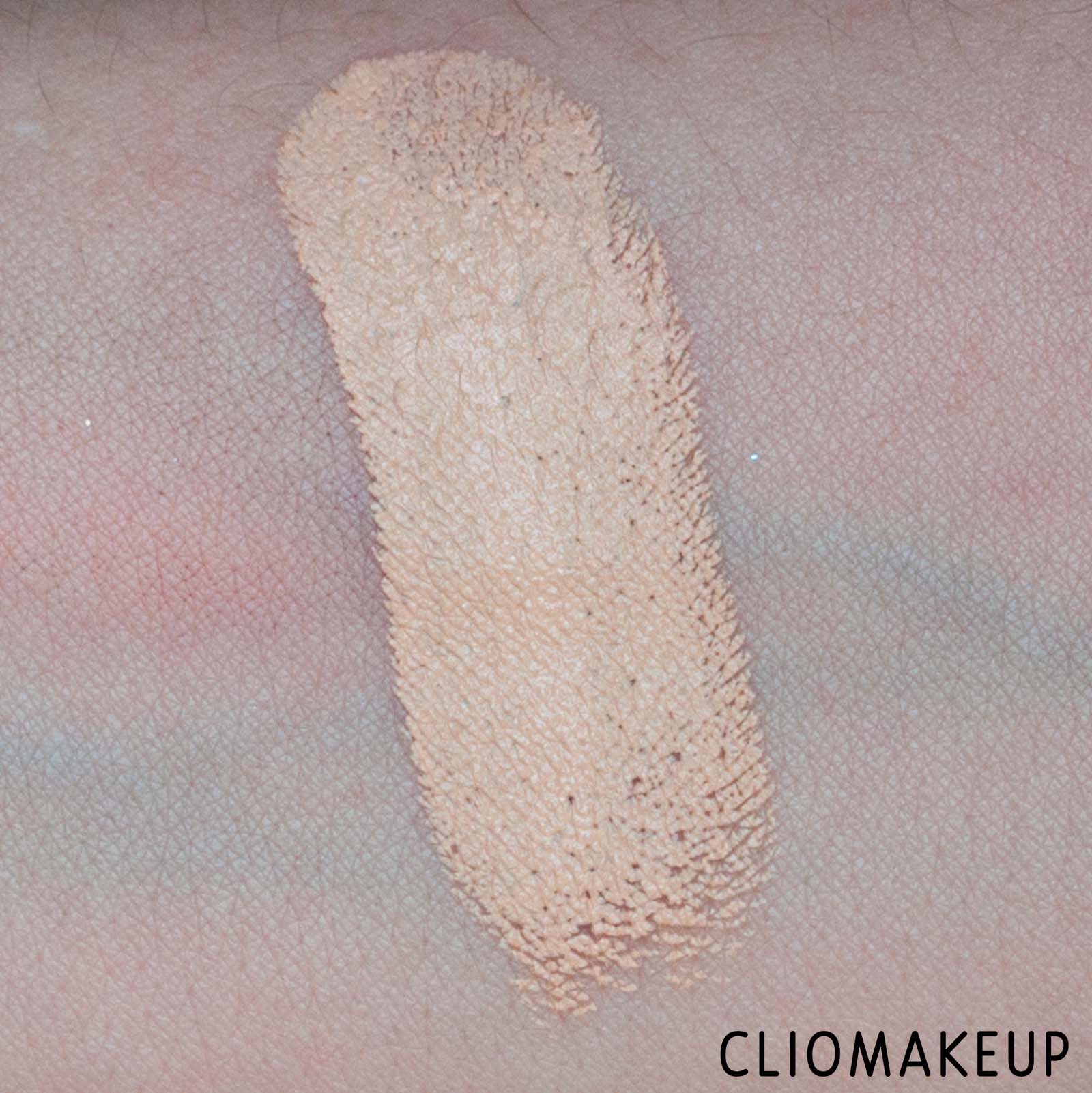 cliomakeup-recensione-correttore-marc-jacobs-accomplice-concealer-e-touch-up-stick-6