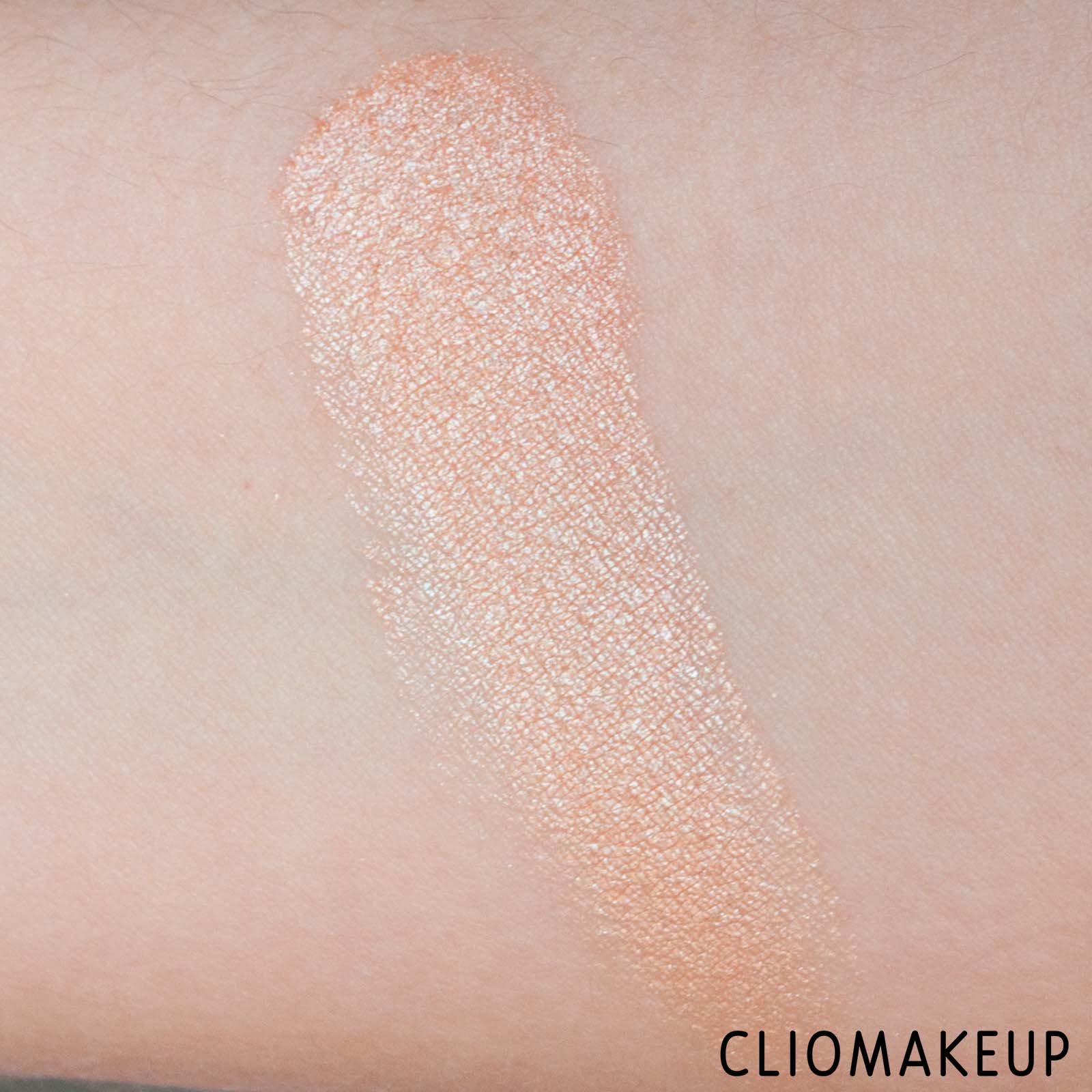 cliomakeup-recensione-illuminante-wycon-baked-highlighter-strobe-light-6